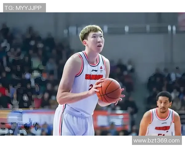 周琦在夏季联赛中再创佳绩，成为火箭队的“得分保障”