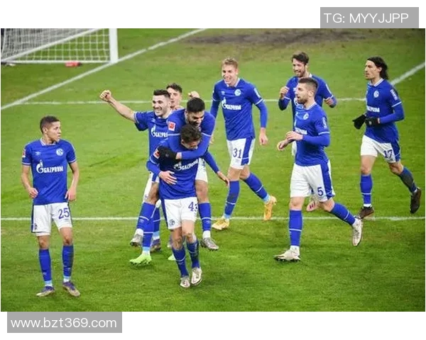 沙尔克04惨败莱比锡RB，遭遇重创深陷保级危机