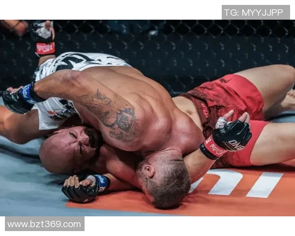 马斯维达尔：从街头斗士到综合格斗明星的传奇之路